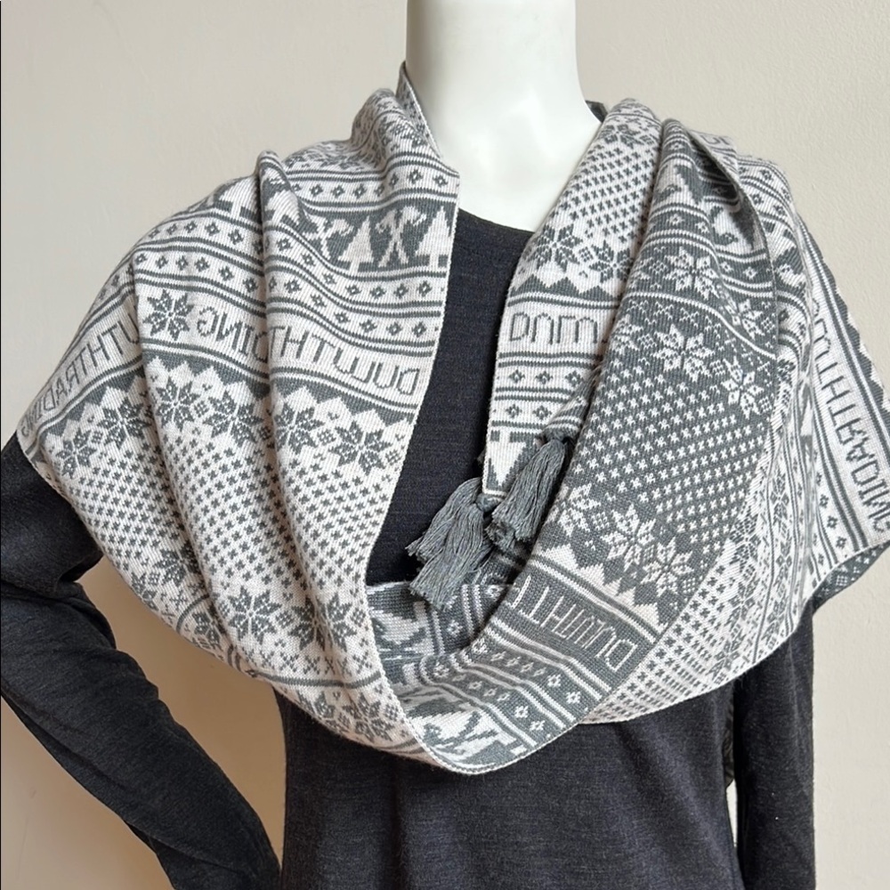 Duluth Trading Co Gray and White Nordic Scarf